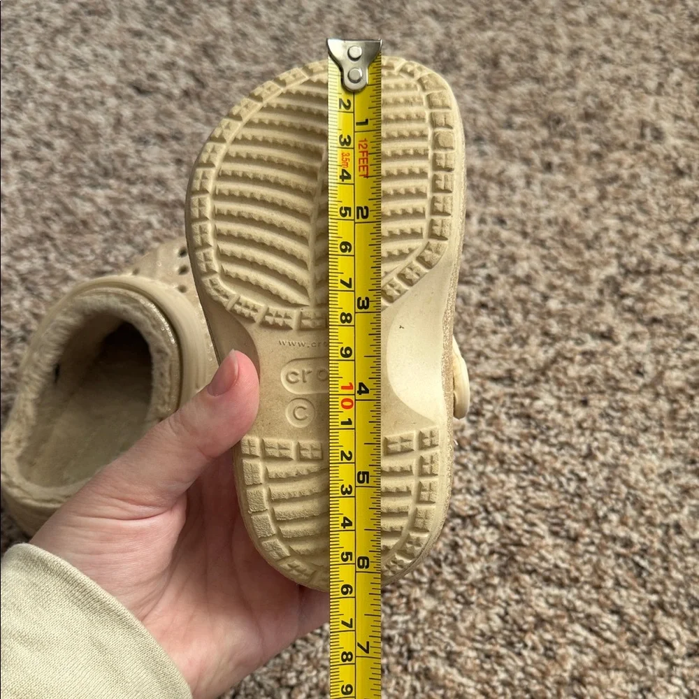 TODDLER GOLD SPARKLY FUR LINED CROCS